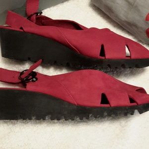 Arche, red suede sling, open toe sz 10.5